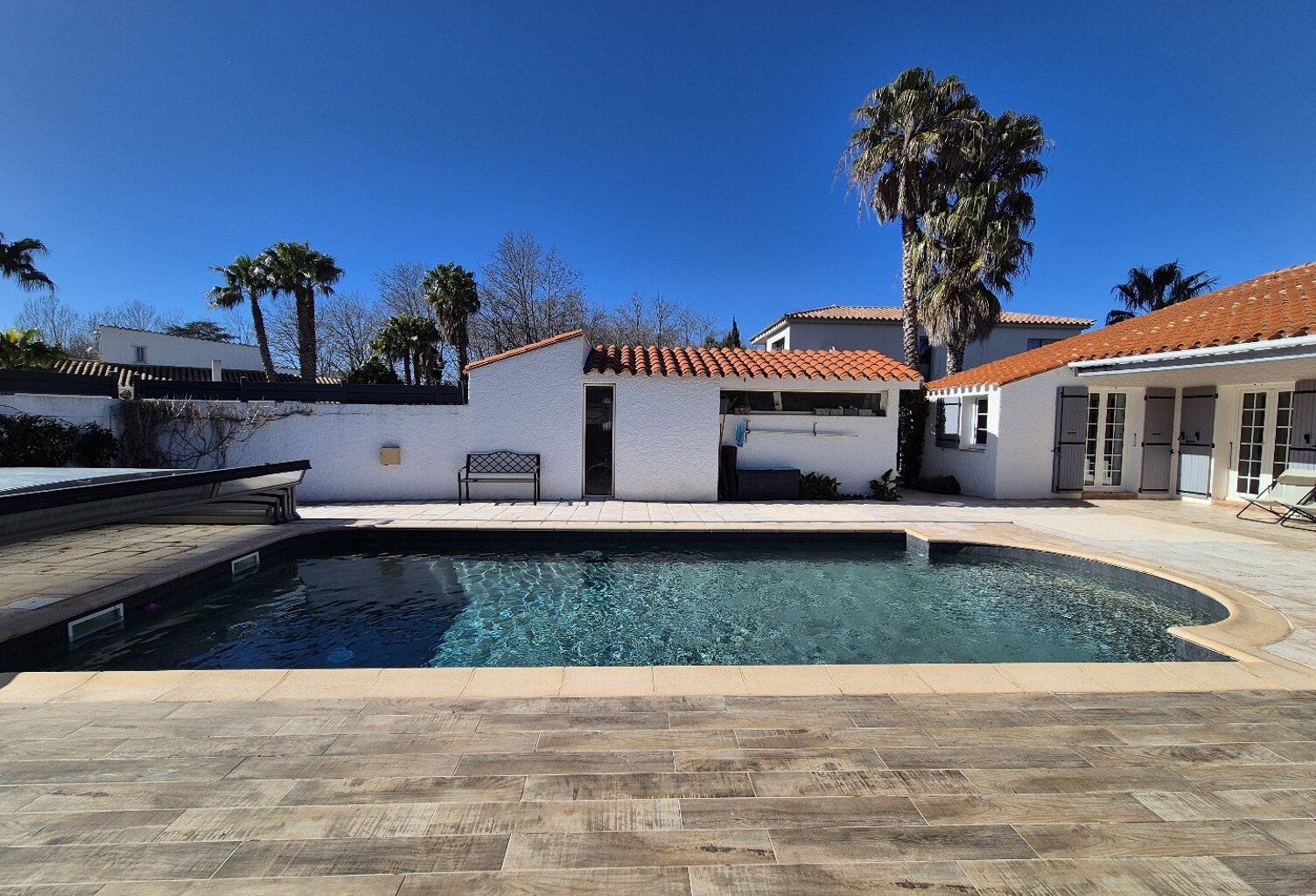 Villa — photo 1