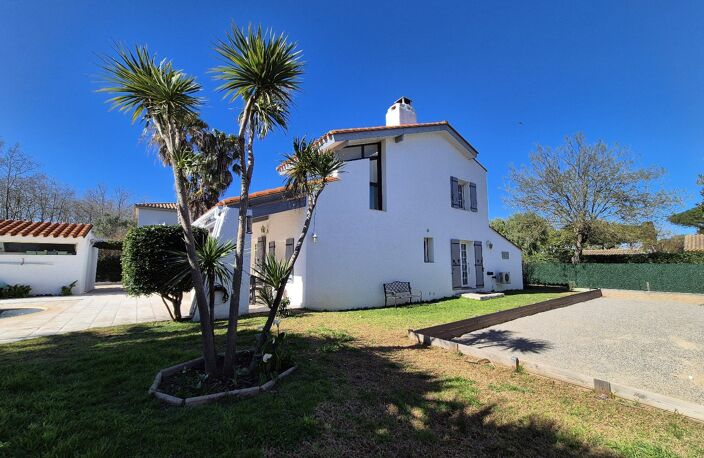 Villa — photo 3