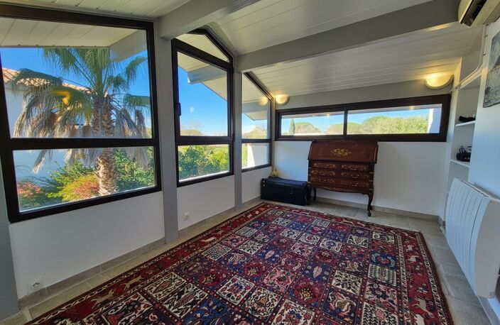 Villa — photo 4