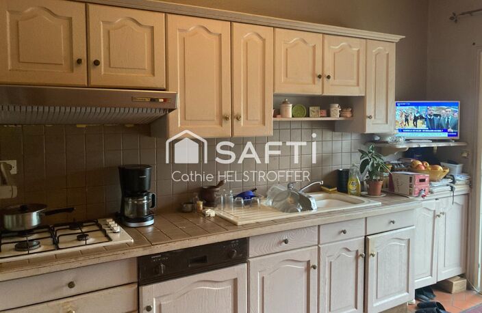 Maison T5 + studio + local  commercial avec vitrine + espace stockage — photo 3