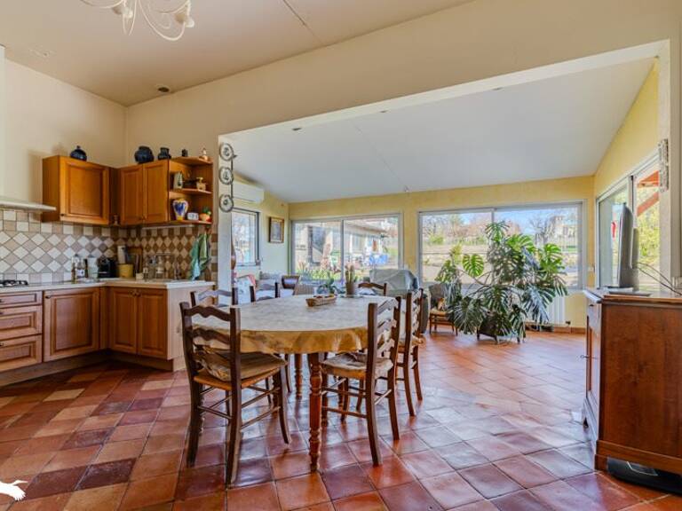 Maison en pierre de 4 pièces principales — photo 1