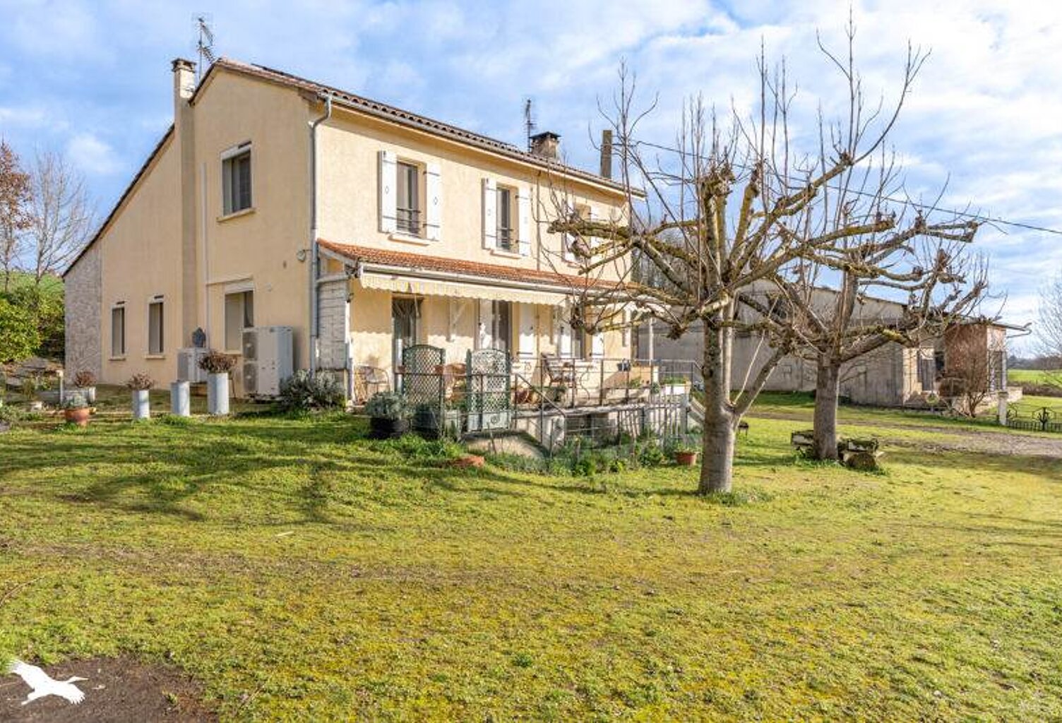 Maison en pierre de 7 pièces principales — photo 1
