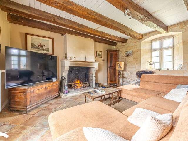 Maison en pierre de 5 pièces principales — photo du bien