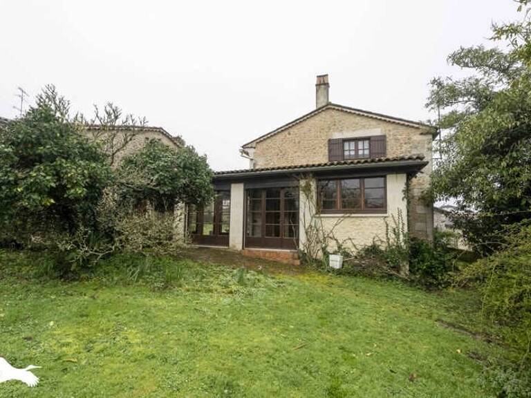 Maison en pierre de 8 pièces principales — photo 1