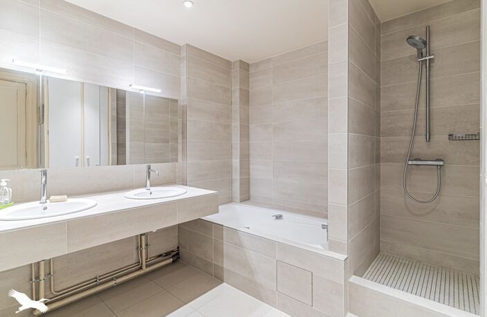 Vente appartement 4 pièces 128 m² Bordeaux (33000) — photo 4