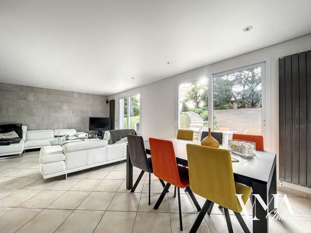 Maison de 133m2 sur une parcelle de terrain de 1645m2 / Liss — photo du bien