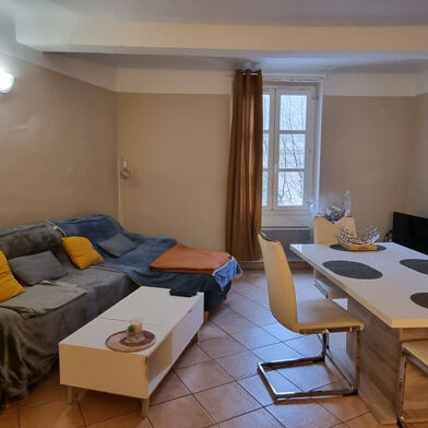 Appartement 3 pièces 744 €