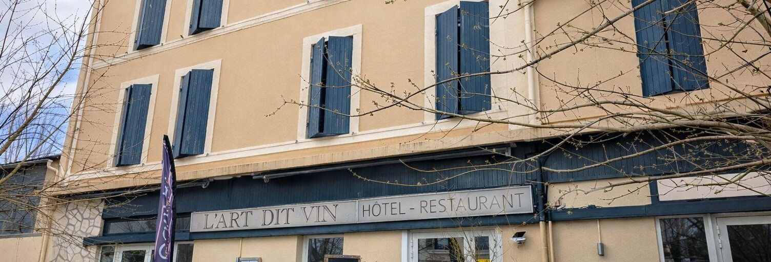 Commerce  400 m² à vendre à Saint-Aigulin (17360)