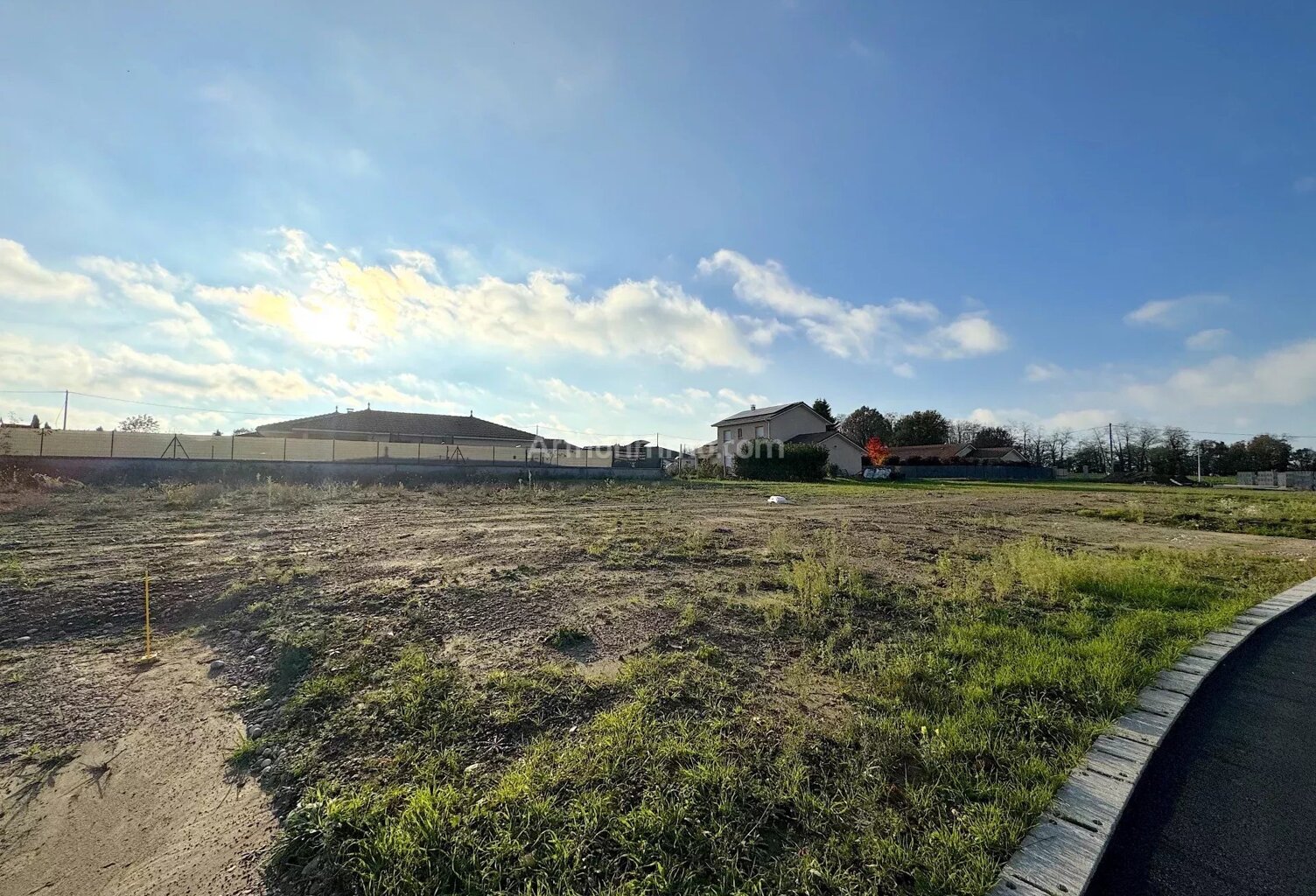 Terrain 523 m² - 5 min MORESTEL — photo 1
