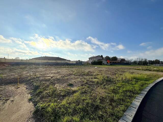 Terrain 523 m² - 5 min MORESTEL — photo du bien