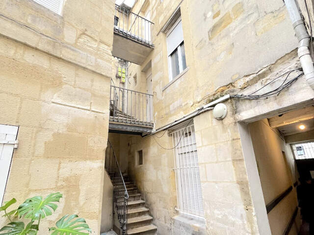 A VENDRE IMMEUBLE DE RAPPORT 3 APPARTEMENTS - SECTEUR BORDEAUX CAPUCINS / COURS DE LA MARNE — photo du bien
