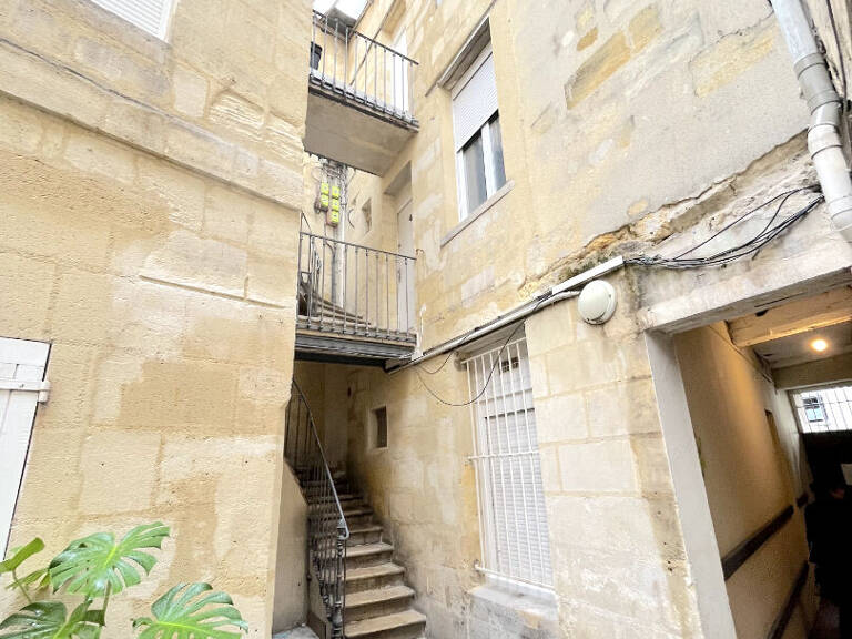 A VENDRE IMMEUBLE DE RAPPORT 3 APPARTEMENTS - SECTEUR BORDEAUX CAPUCINS / COURS DE LA MARNE — photo 1