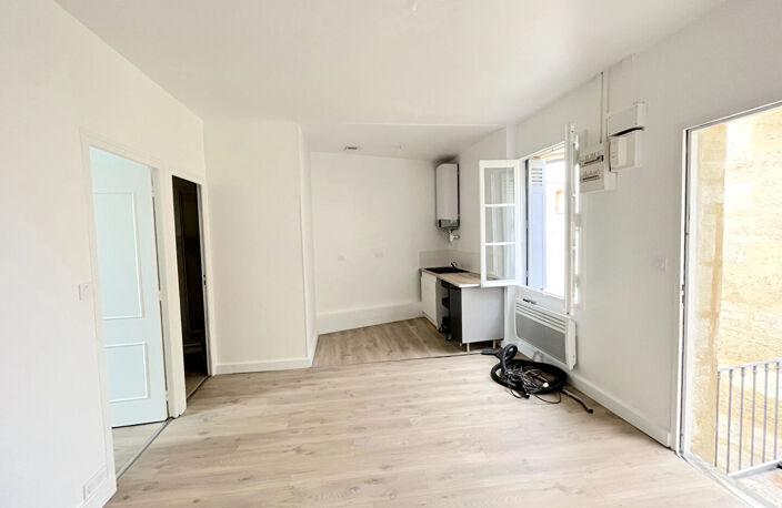 A VENDRE IMMEUBLE DE RAPPORT 3 APPARTEMENTS - SECTEUR BORDEAUX CAPUCINS / COURS DE LA MARNE — photo 2