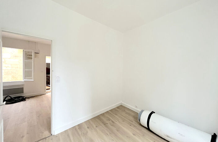 A VENDRE IMMEUBLE DE RAPPORT 3 APPARTEMENTS - SECTEUR BORDEAUX CAPUCINS / COURS DE LA MARNE — photo 3