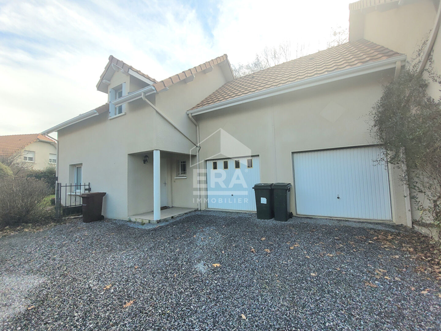 Villa / Maison  T5 à louer Montardon 64121