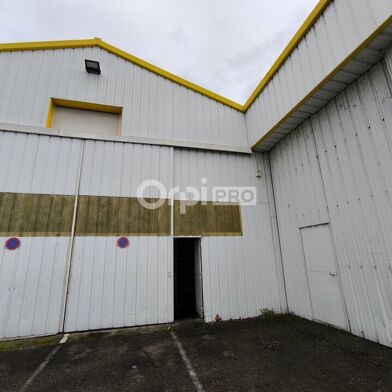 Local industriel  700 €