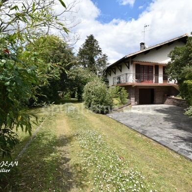 Maison 10 pièces 360500 €