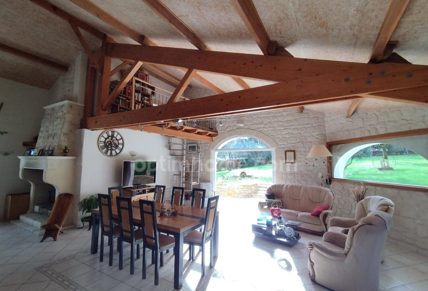 Charente, exceptionnelle ! A 10mn de La Rochefoucauld, maison 206 m², pièce de vie 70 m², grange, terrain clos 3602m² — photo 1