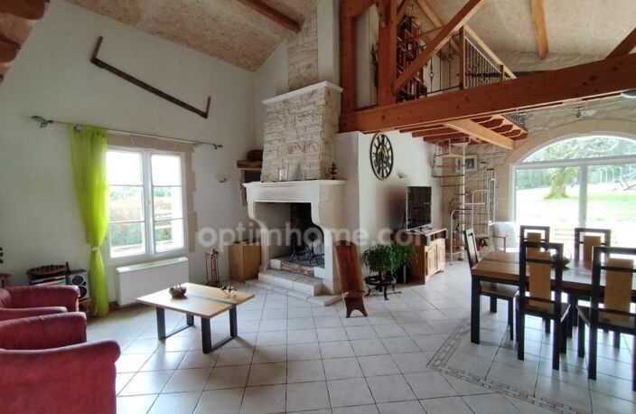 Charente, exceptionnelle ! A 10mn de La Rochefoucauld, maison 206 m², pièce de vie 70 m², grange, terrain clos 3602m² — photo 3