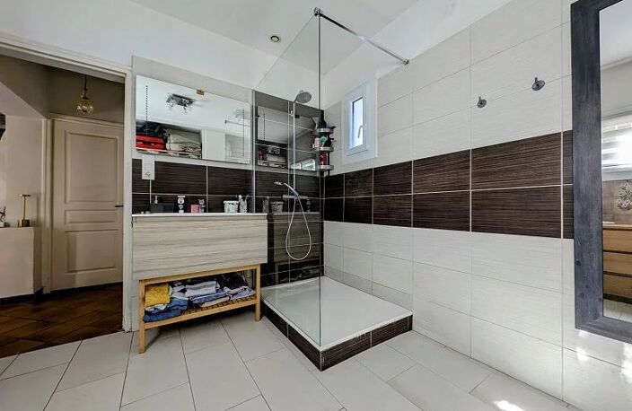 Vente maison 4 pièces 105 m² Saint-Mitre-les-Remparts (13920) — photo 5
