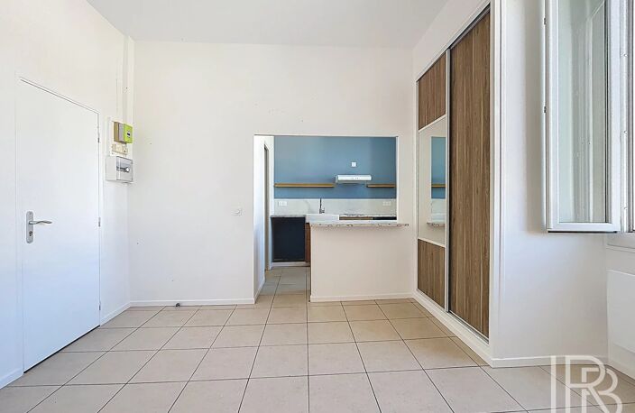 STUDIO * DOCTEUR ESCAT * VUE DEGAGEE — photo 4