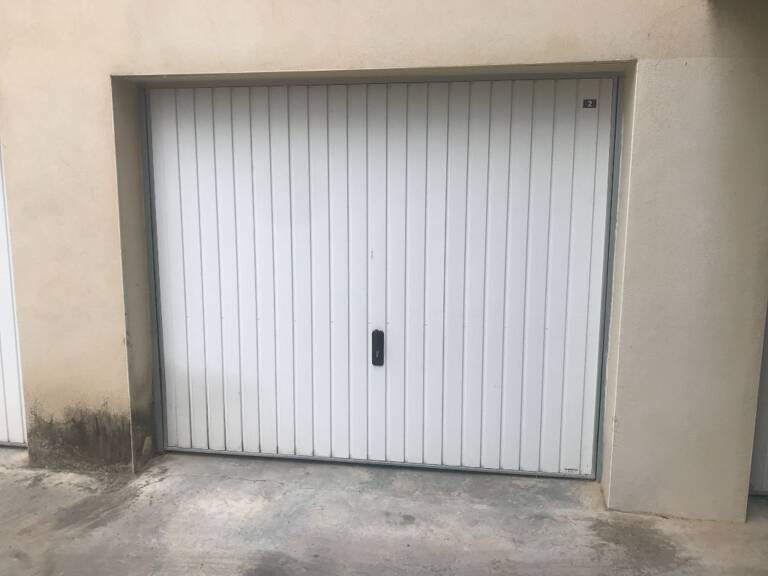 Location Nîmes Garage situé 22 Rue Henri Revoil Résidence le Tanao — photo 1
