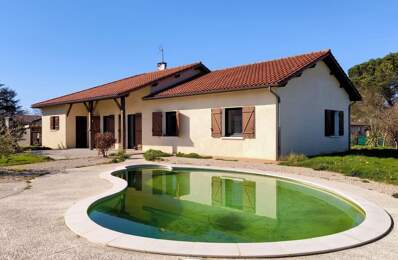 À VENDRE – Maison de plain-pied avec piscine et jardin – Emplacement privilégié — photo du bien