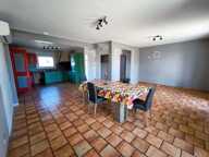 À VENDRE – Maison de plain-pied avec piscine et jardin – Emplacement privilégié — photo 2