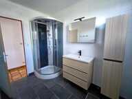 À VENDRE – Maison de plain-pied avec piscine et jardin – Emplacement privilégié — photo 3