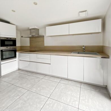 Maison 6 pièces 2280 €