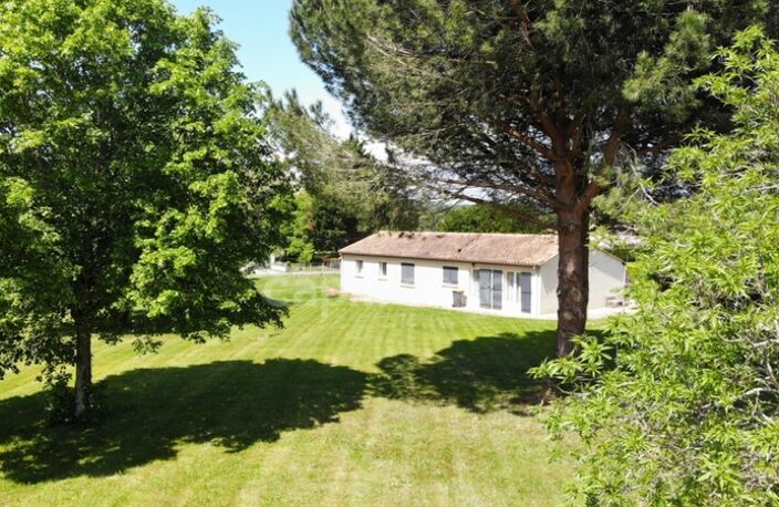 Maison de plain pied - 3 chambres - garage - hangar - terrain clos — photo 2