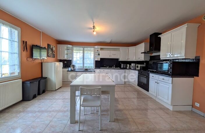 À proximité d’Aumale – Spacieuse maison familiale de 180 m² sur un terrain clos de plus de 1000 m² — photo 2