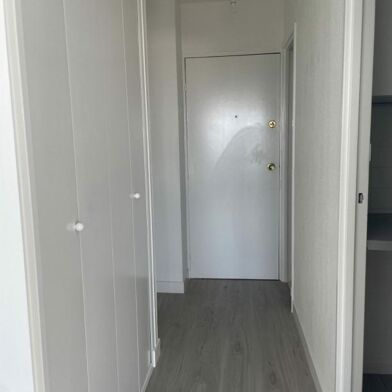 Appartement 1 pièces 700 €