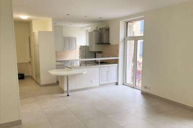 Appartement 3 pièces 860 €