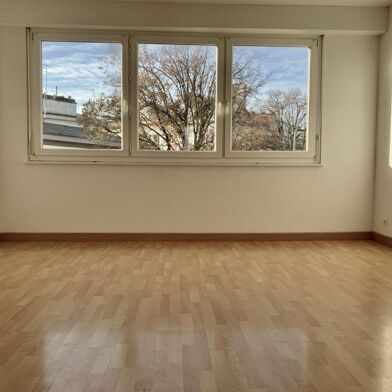 Appartement 3 pièces 880 €