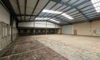 Local industriel  2566 m² à louer à Landivisiau (29400)