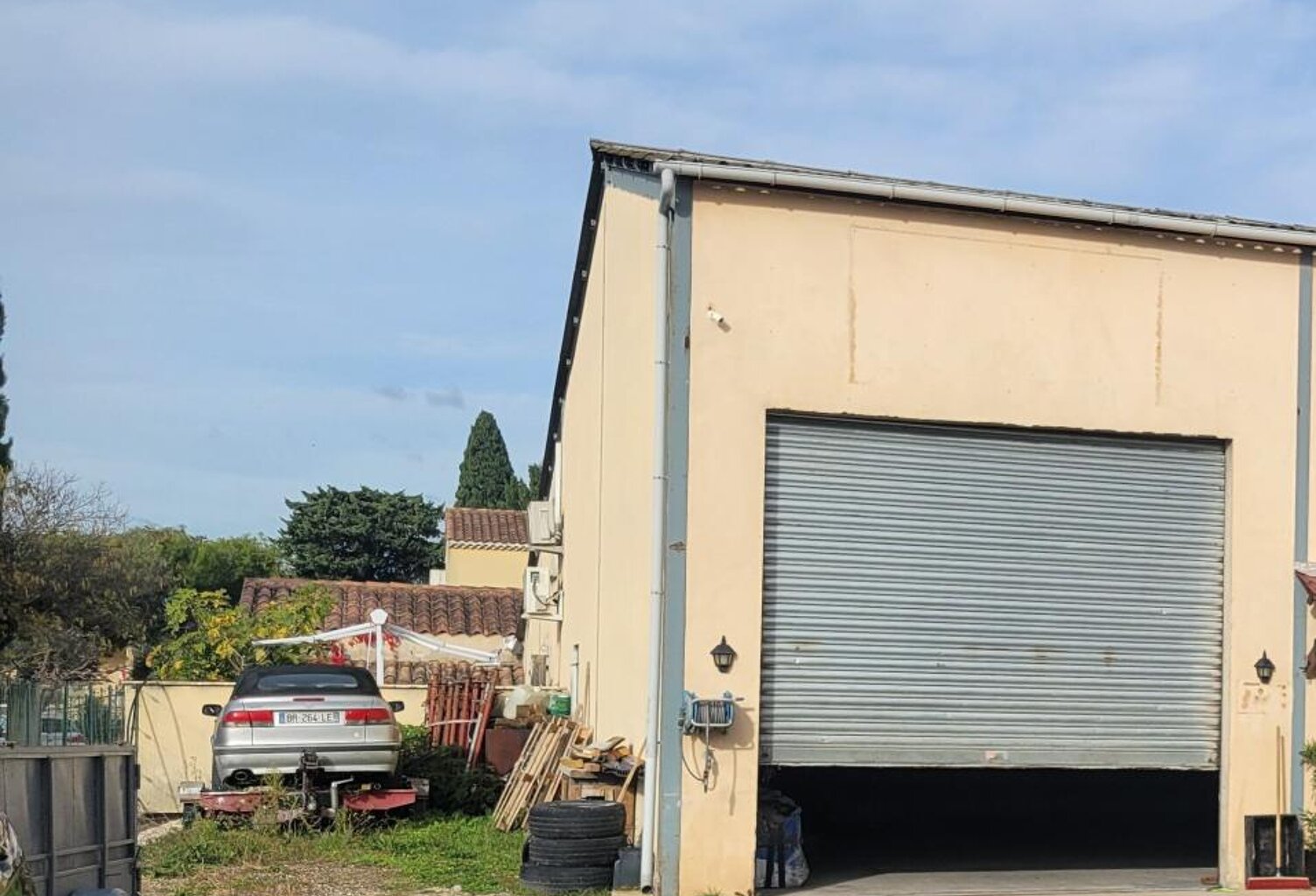 Hangar et Bureaux À Vendre Morières-Les-Avignon 428 m² — photo 1
