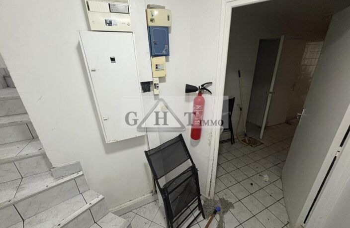 LOCAL D'ACTIVITÉS À VENDRE — photo 2