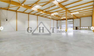 Local industriel  1636 m² à louer à Brie-Comte-Robert (77170)