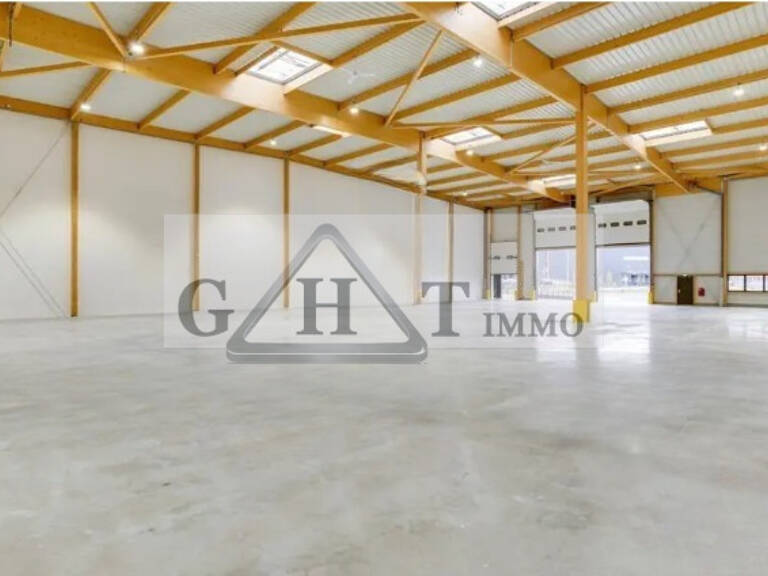 ENTREPOT BUREAUX DE 1636 M² A LOUER BRIE-COMTE-ROBERT — photo 1