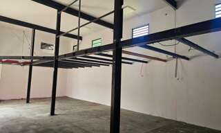 Local industriel  190 m² à louer à Saint-Pierre (97410)