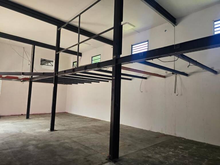 ZI2 - ENTREPÔT 190 m² - BONNE ACCESSIBILITE — photo 1