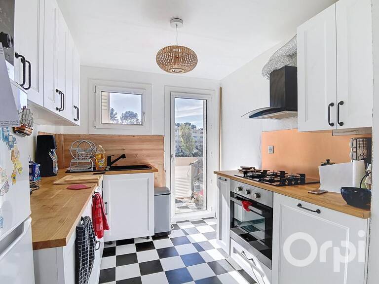 Appartement type 3 avec balcon et cave TOULON OUEST secteur Quatre chemins des routes — photo 1