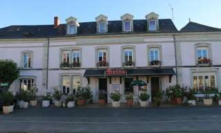 Immeuble  694 m² à vendre à Lencloître (86140)