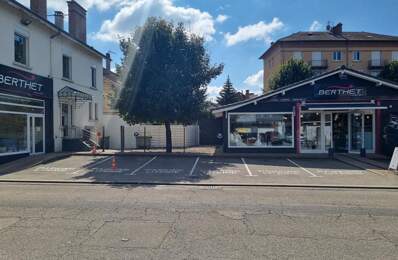Ensemble immobilier mixte - appartement et locaux commerciaux — photo du bien