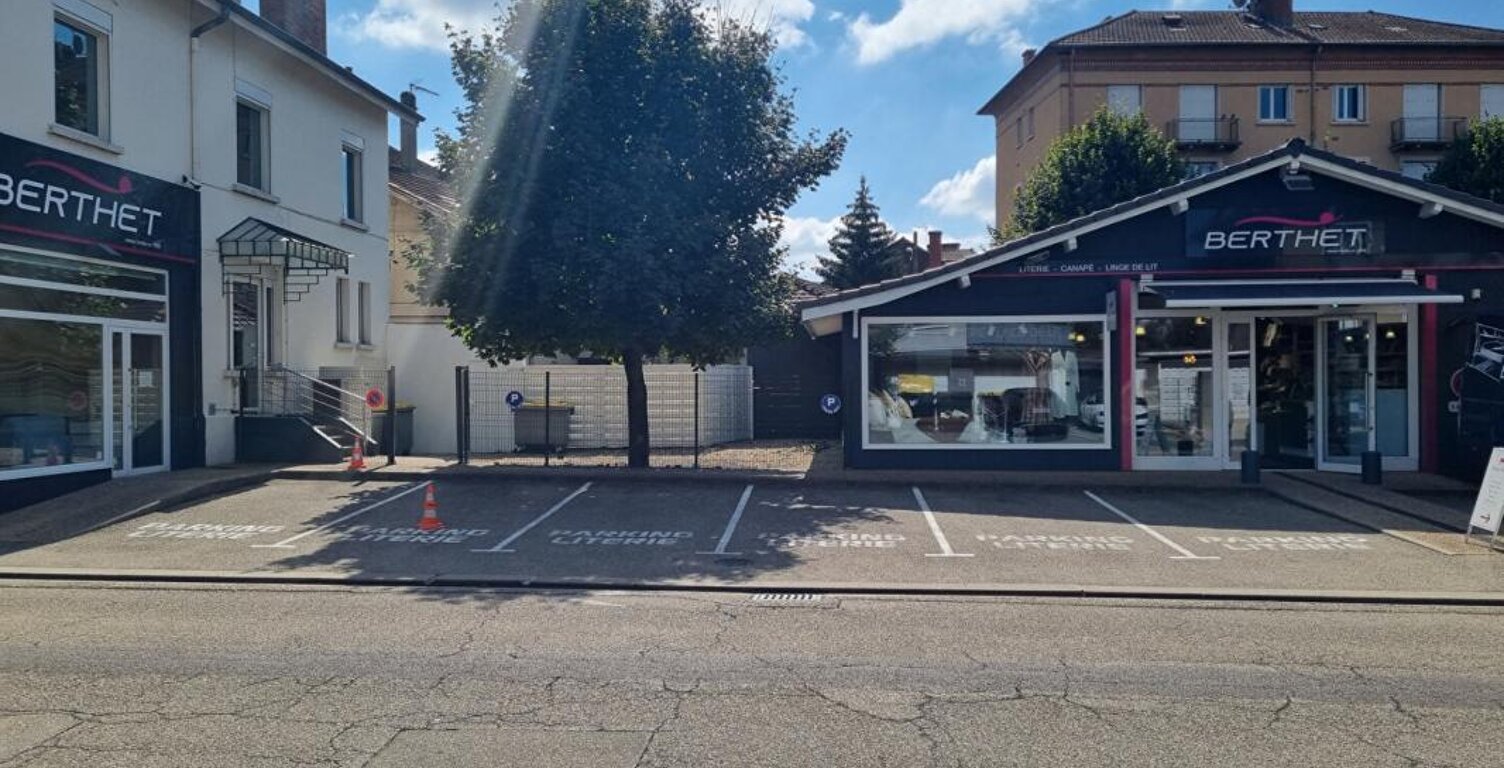 Ensemble immobilier mixte - appartement et locaux commerciaux — photo 1