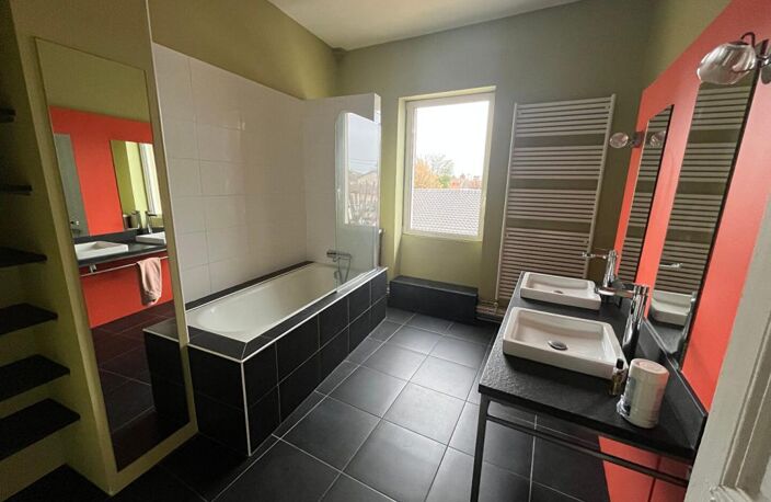 Ensemble immobilier mixte - appartement et locaux commerciaux — photo 4