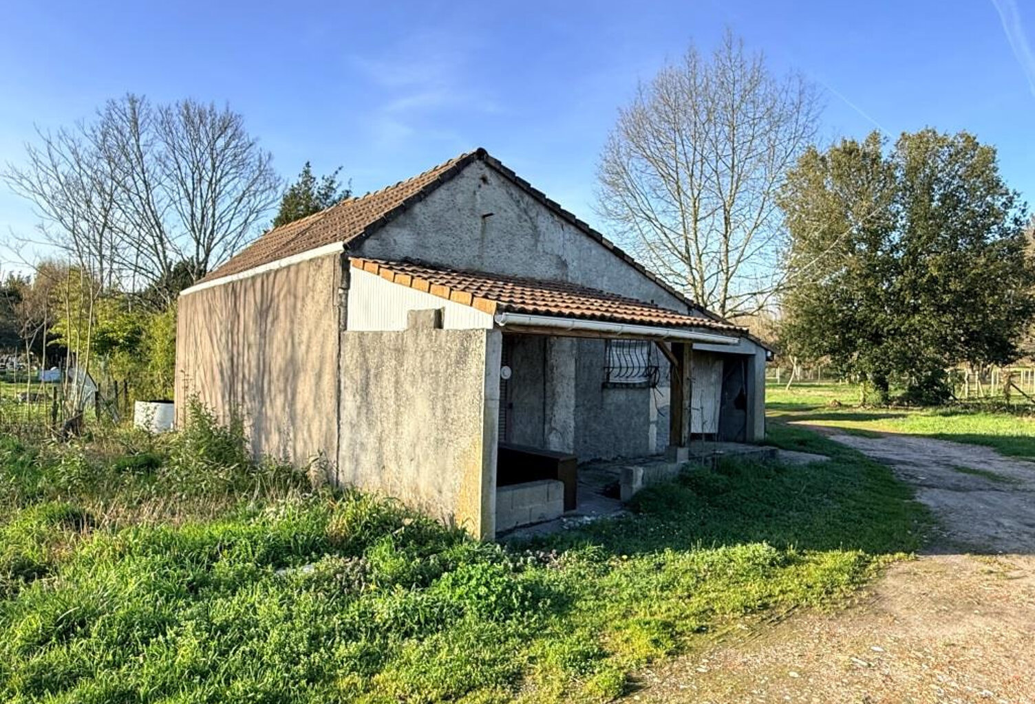 ST YZAN MAISON 70 M2 A RESTAURER — photo 1