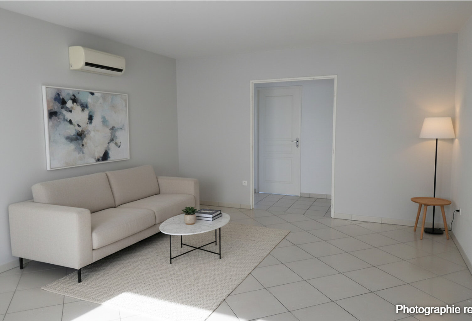 En vente à Hyères (83) : grand appartement avec terrasse — photo 1