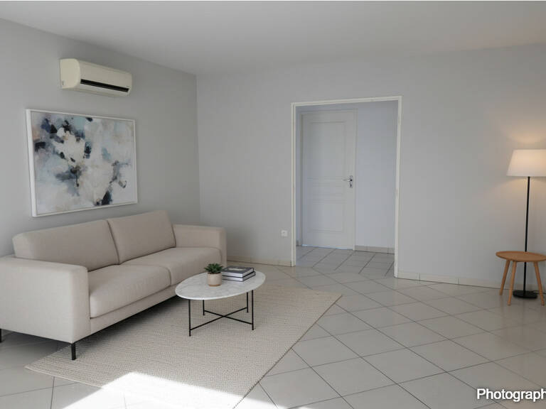 En vente à Hyères (83) : grand appartement avec terrasse — photo 1